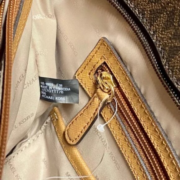 Michael Kors Jet Set Signature Leather PVC Large Snap Pocket Tote Brown on Brown - Picture 13 of 16